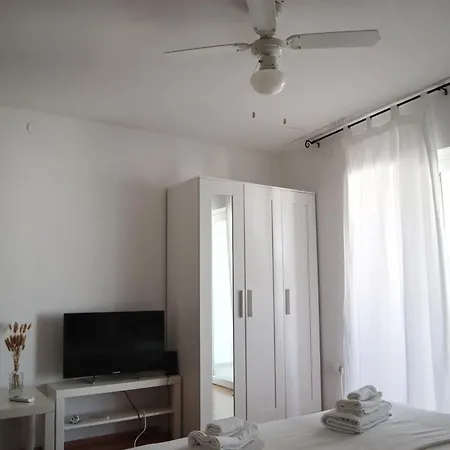 Maris * Veli Iž
